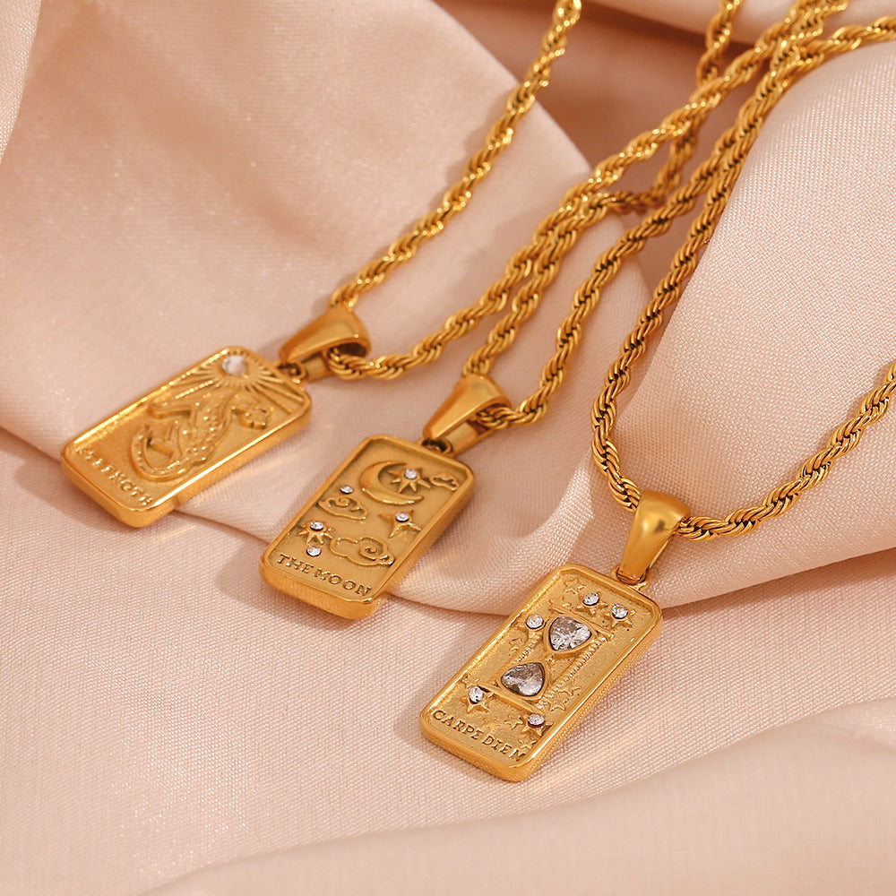 Collar con colgante de tarot geométrico de moda vintage en acero inoxidable con baño de oro de 18 quilates y cadena trenzada para mujer