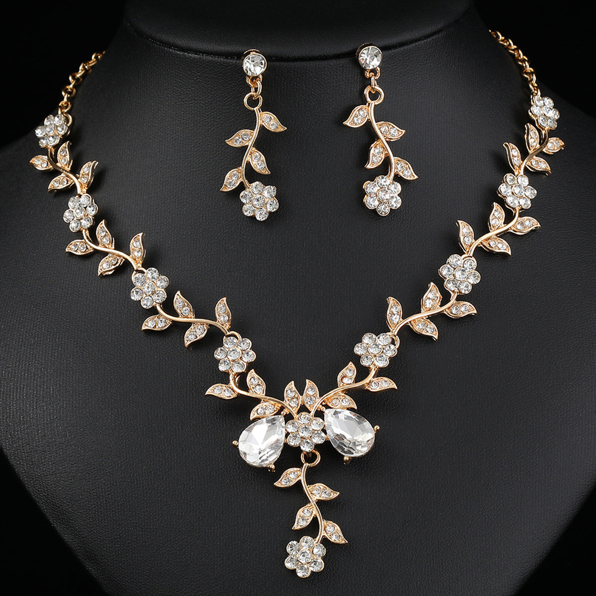 Vintage Floral Alloy Necklace and Earrings Set with Plated Finish O-Chain for Women