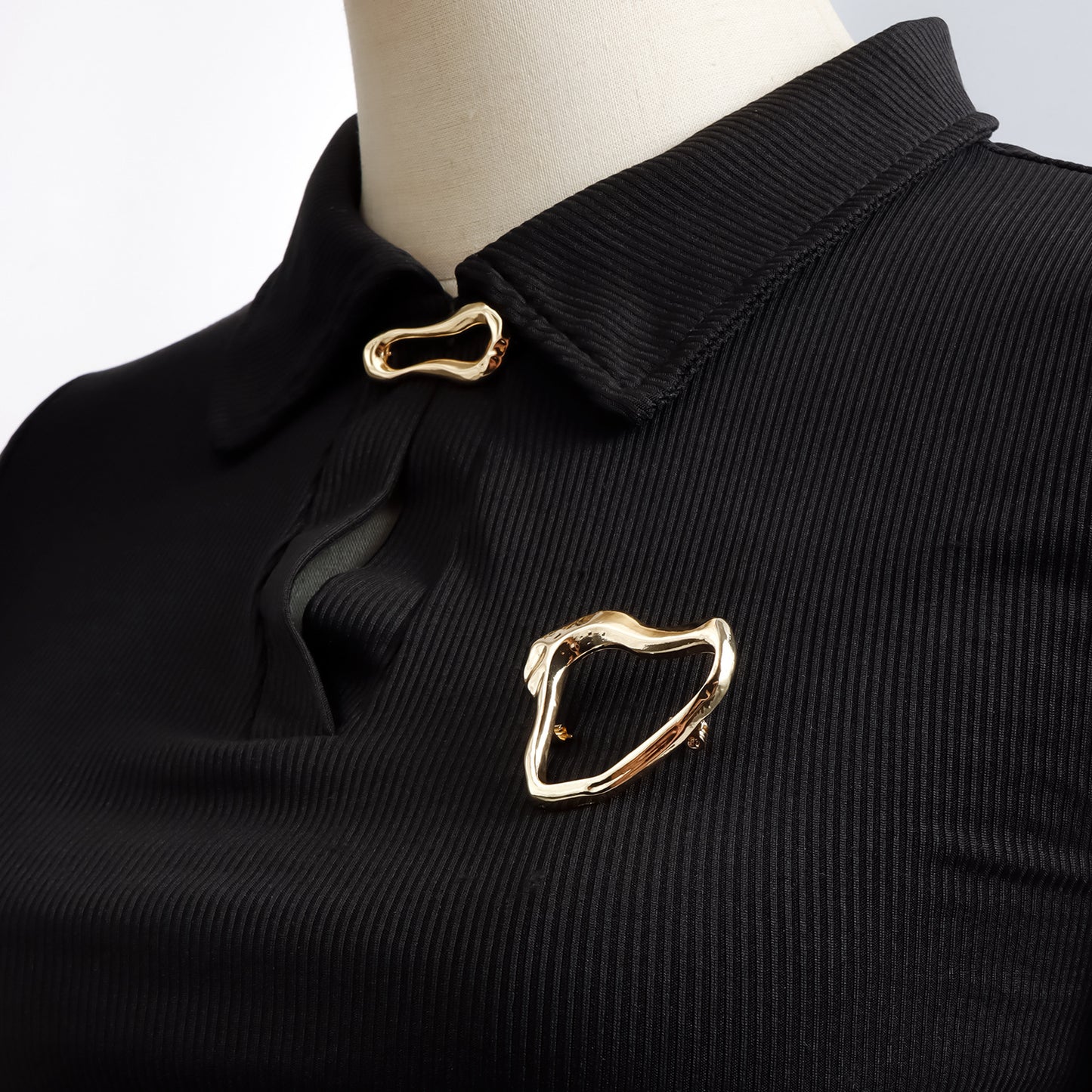 Spilla Geometrica alla Moda in Lega da Donna con Finitura Placcata, Design a Motivo Occhio, Spilla Decorativa e Funzionale Versatile per Abbigliamento da Ufficio