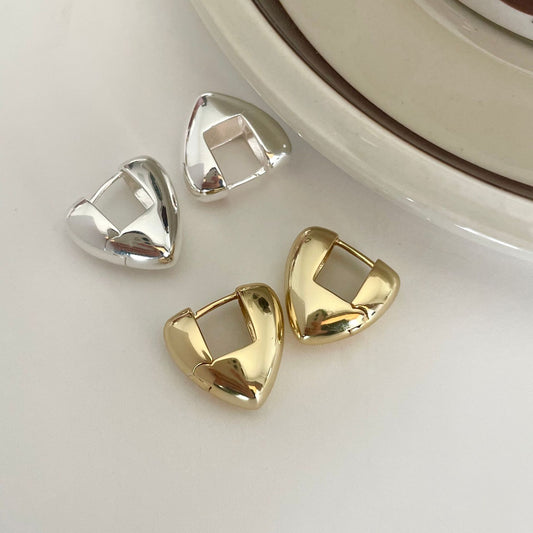 Pendientes de tuerca ovalados minimalistas para mujer de plata de ley 925 con incrustaciones de perlas y acento de corazón
