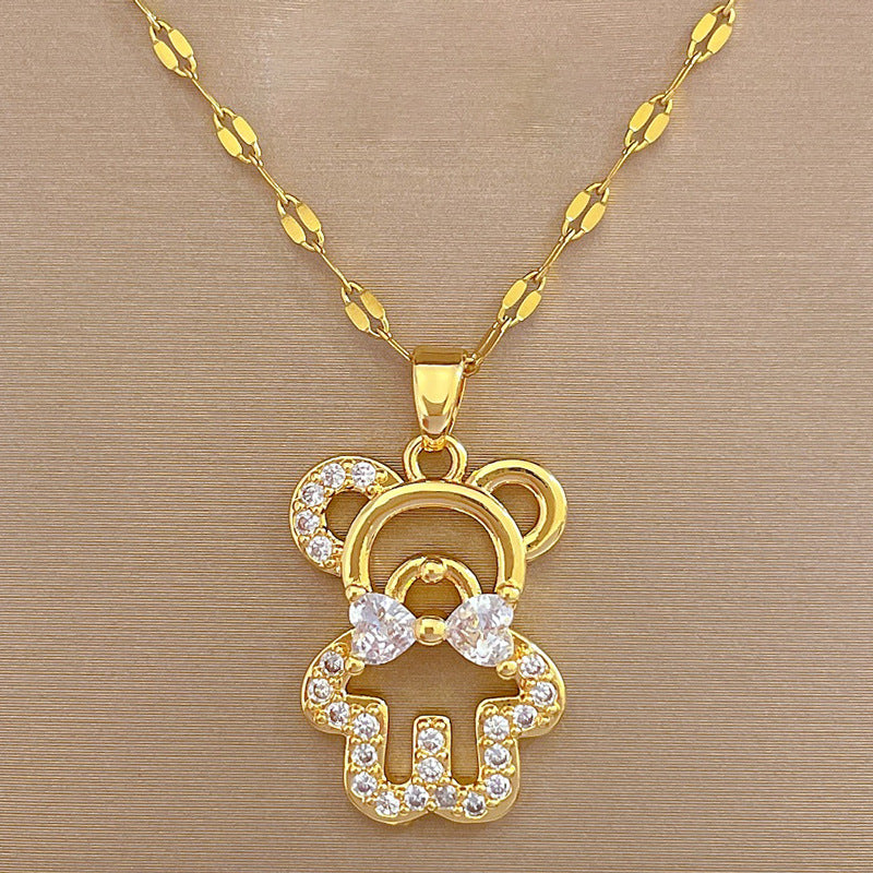 Collana con ciondolo a orso geometrico in acciaio al titanio di lusso con dettagli in strass da donna, catena clavicola delicata