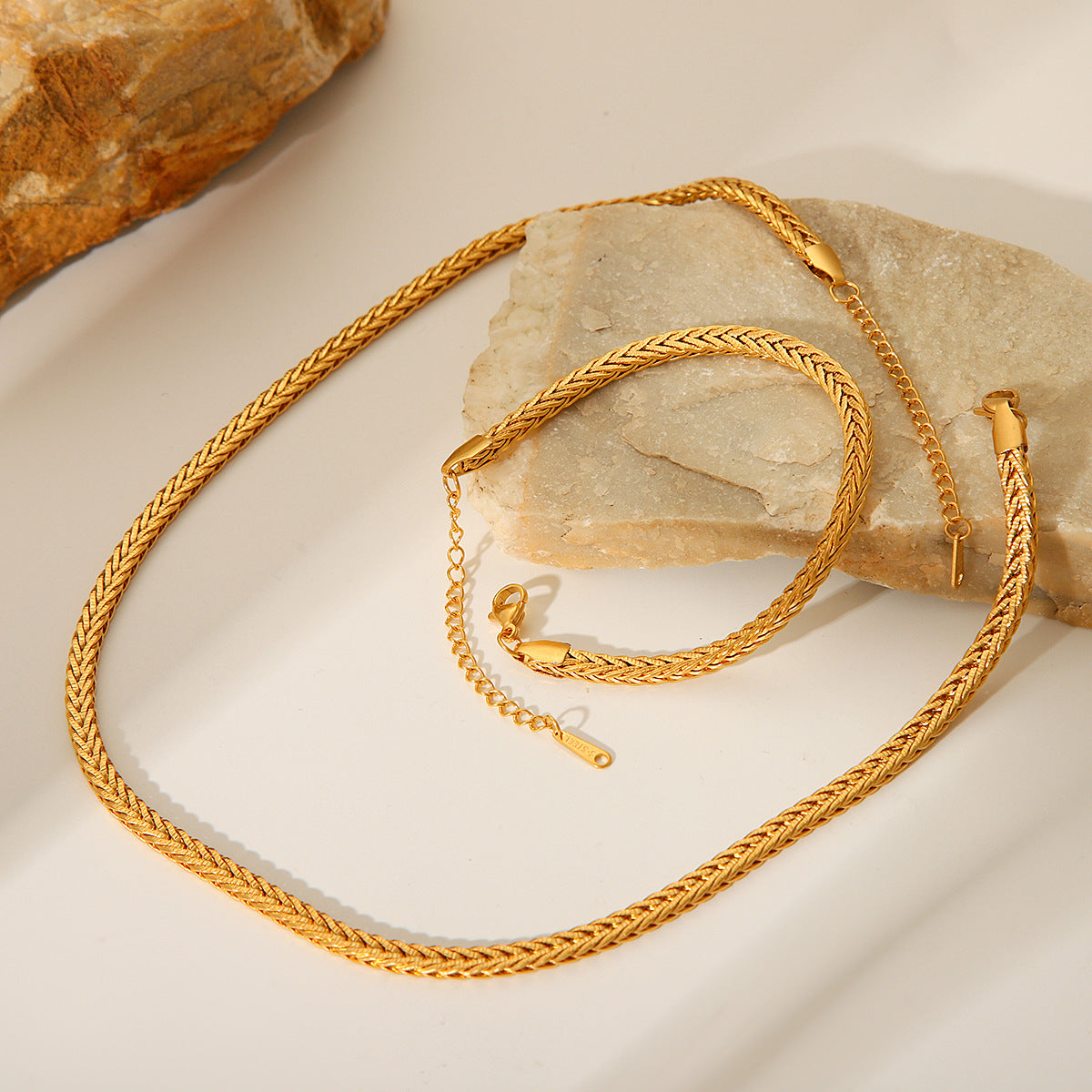Minimalist Geometric Titanium Steel Bracelet with 18K Gold Plated Stainless Steel Chain for Women