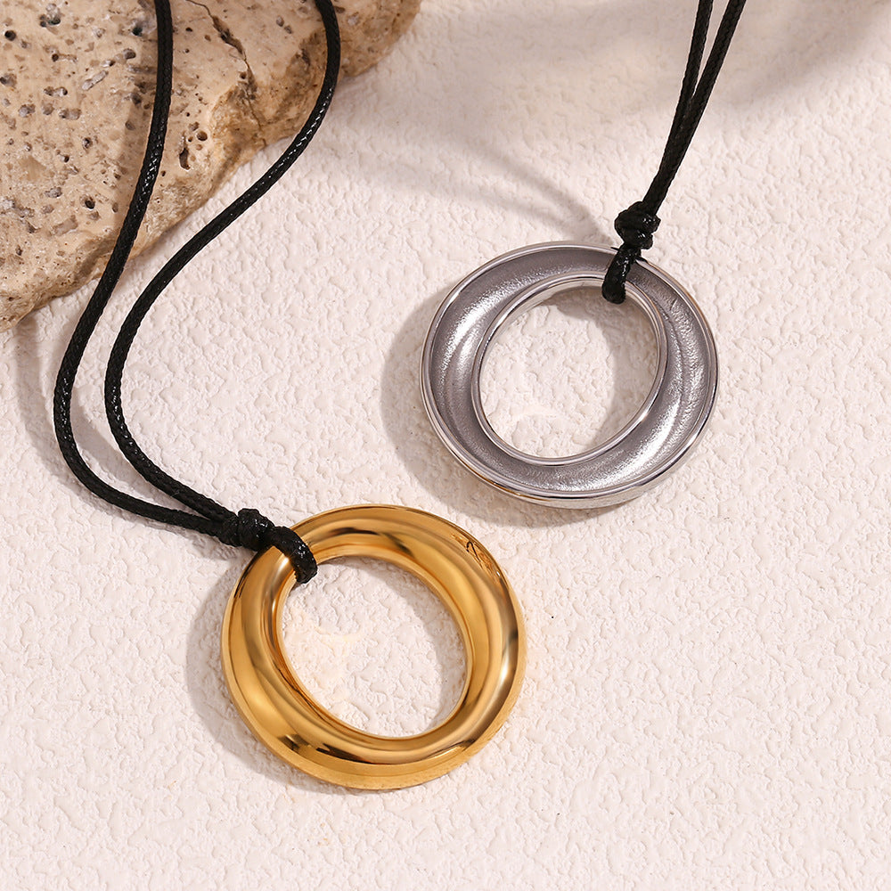 Collar minimalista geométrico de acero inoxidable chapado en oro de 18 quilates con colgante de aro para mujer
