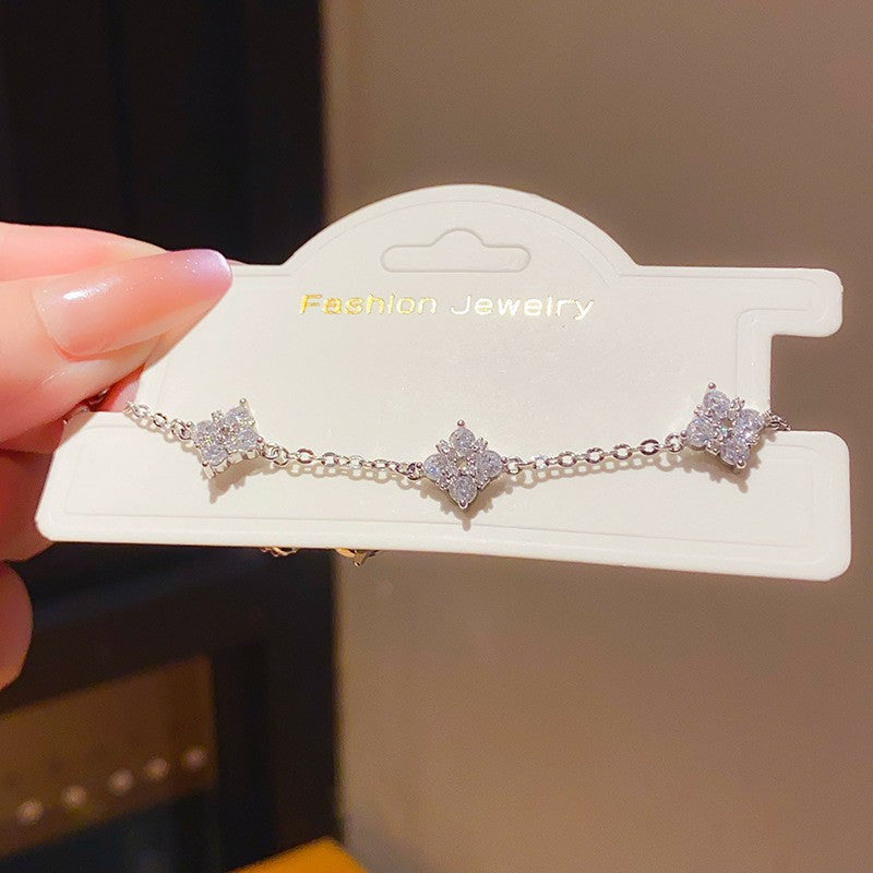 Luxury Elegant 18K Gold Plated Brass Floral Inlaid Cubic Zirconia Bracelet for Women