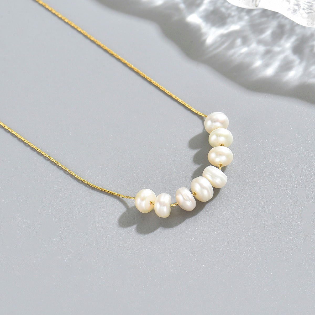 Collana Lunga con Ciondolo Geometrico con Intarsio di Perle d'Acqua Dolce in Rame per Donna, alla Moda Minimalista