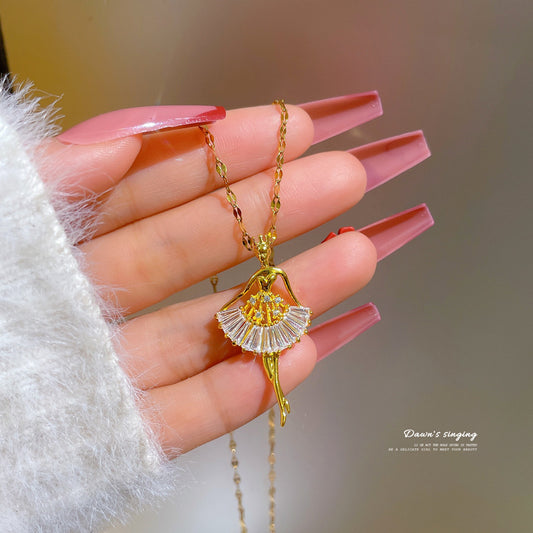 Collana con ciondolo a forma di ballerina minimalista in acciaio al titanio con zirconi micro-pavé, design geometrico, stile fresco e dolce