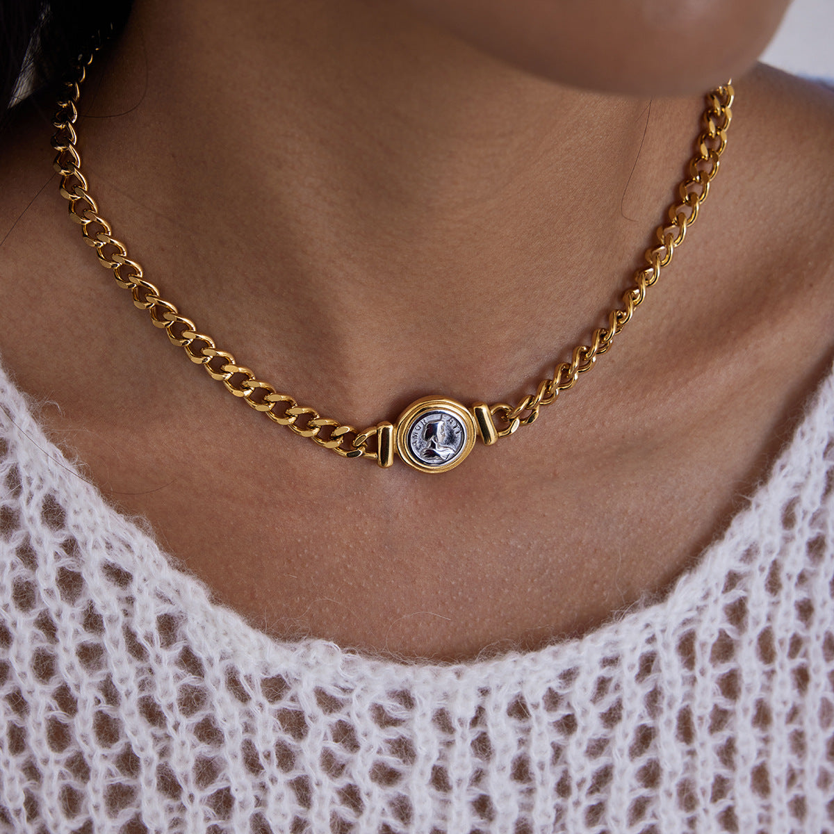 Collana con Ciondolo Geometrico Vintage Moneta Placcata Oro 18K in Acciaio al Titanio Gioielli Moda Donna