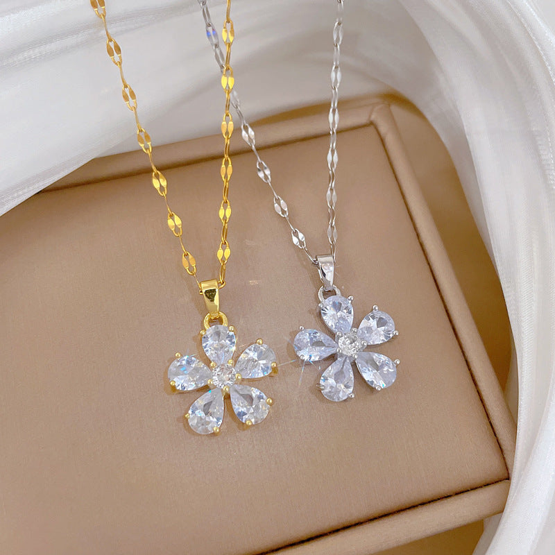 Sweet Minimalist Five-Petal Flower Rhinestone Inlay Titanium Steel Necklace for Unisex