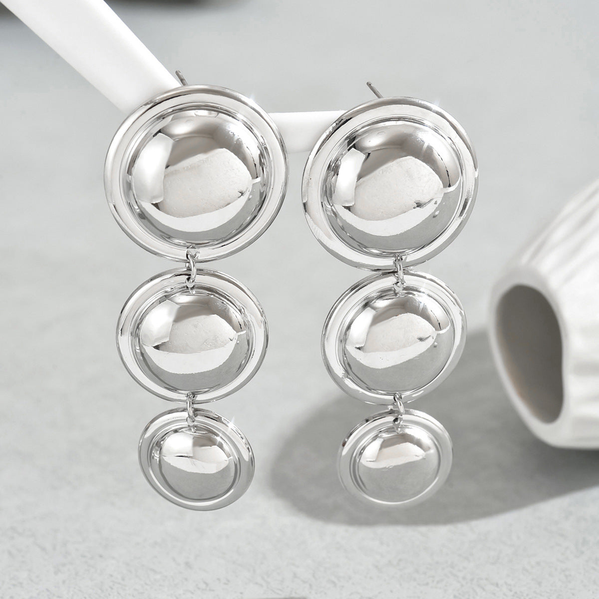Orecchini geometrici alla moda da donna con struttura in lega di zinco e finitura galvanizzata, design circolare a doppio strato, abbigliamento minimalista da ufficio