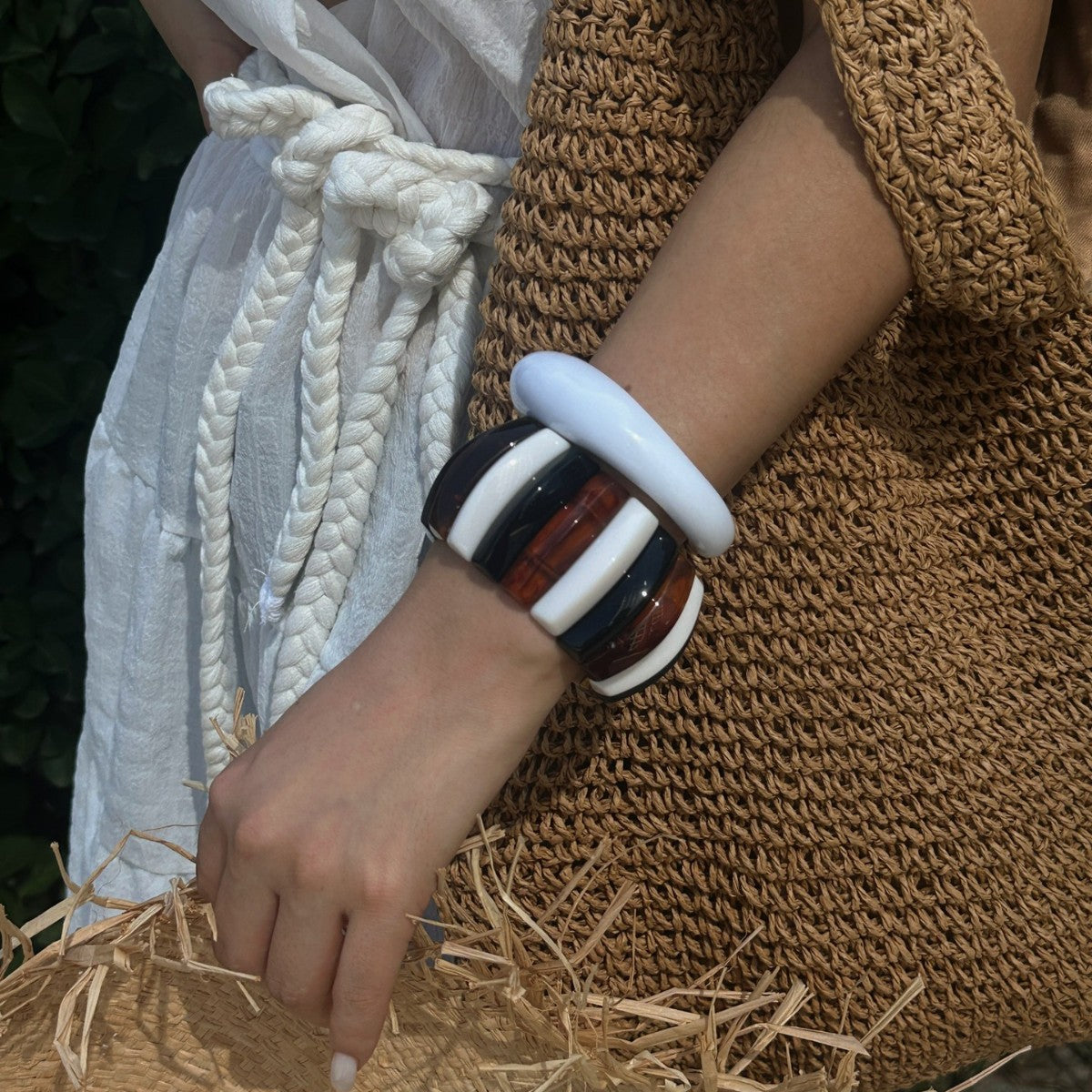 Braccialetto alla moda in resina con smalto a goccia geometrico sfumato