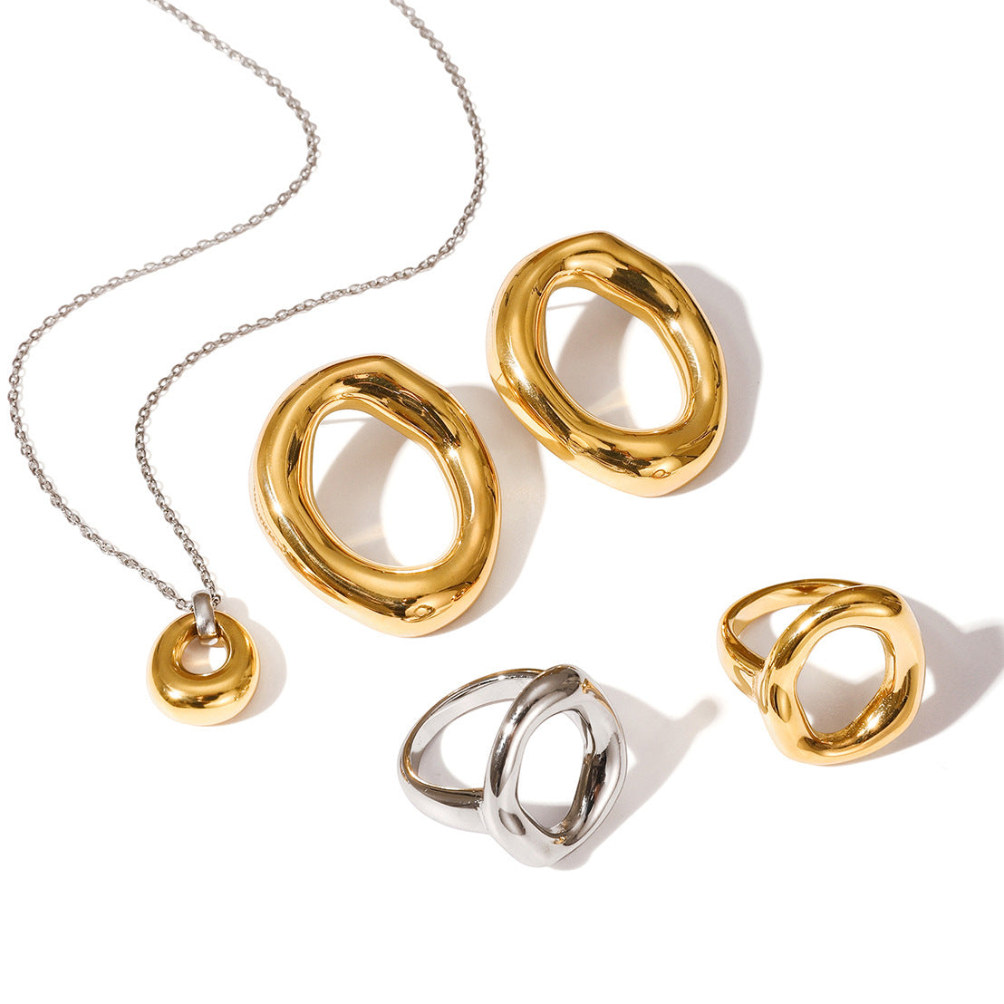 Collana con ciondolo a cuore minimalista in acciaio al titanio con set di orecchini a cerchio in acciaio inossidabile galvanizzato per donna