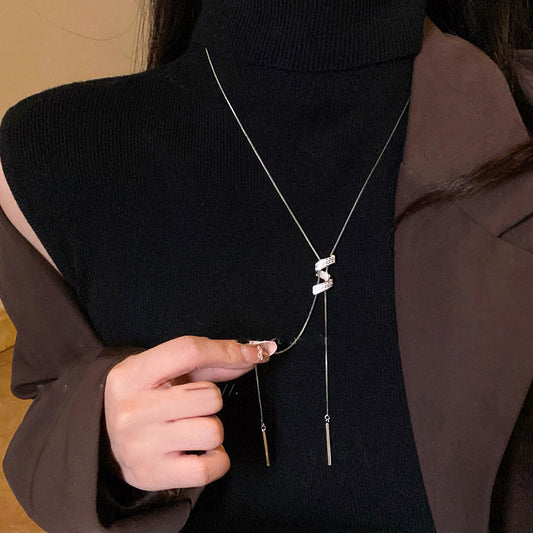 Collana con Ciondolo a Lettera S in Rame Placcato Minimalista per Donna, Catena Maglione Estetica Fredda con Accenti di Strass