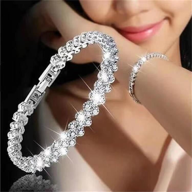 Bracciale geometrico in lega, dolce e spigoloso, con dettagli a cuore in strass per donna, gioiello da mano di lusso minimalista elettroplaccato