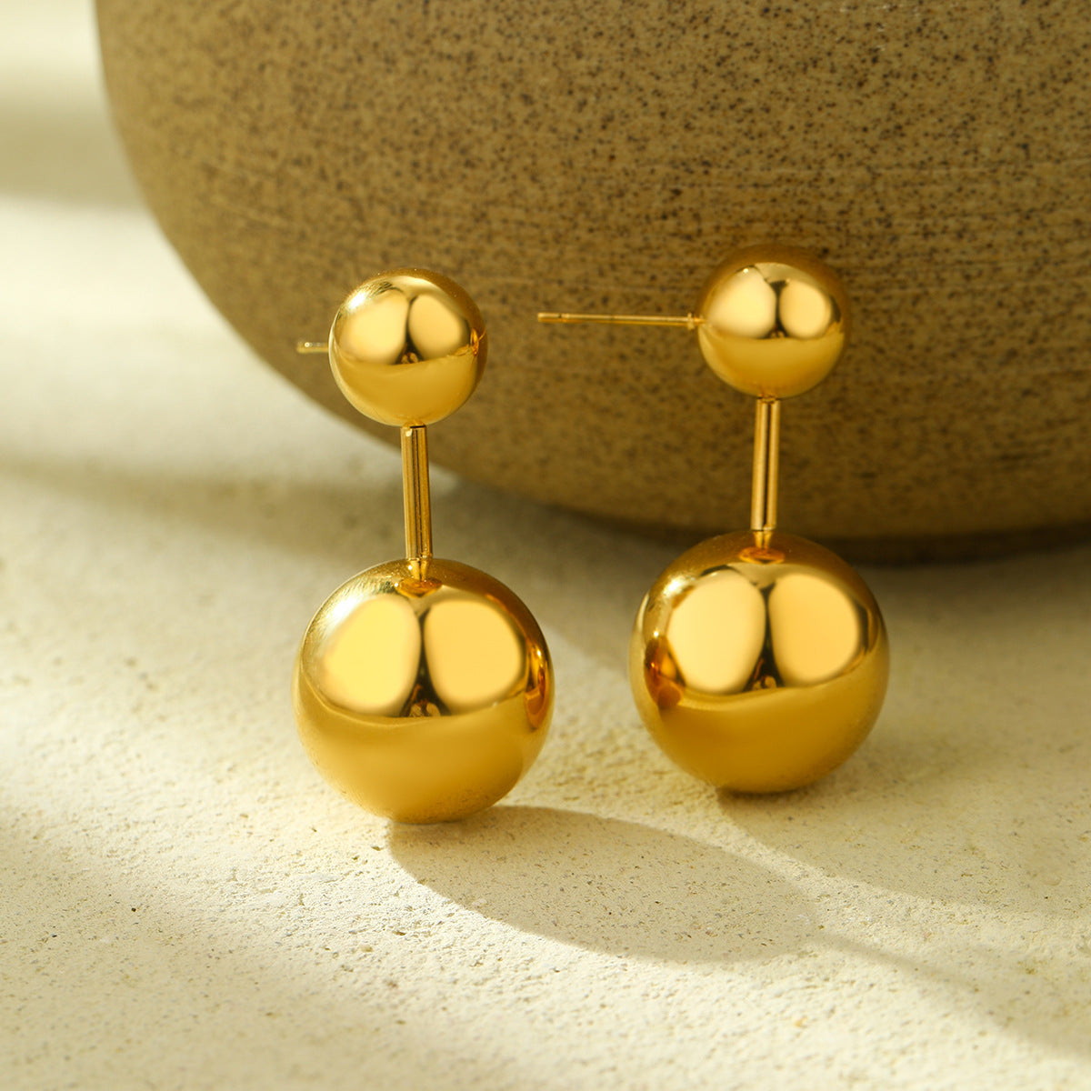 Orecchini da donna geometrici minimalisti in acciaio inossidabile con finitura placcata e design a doppia sfera