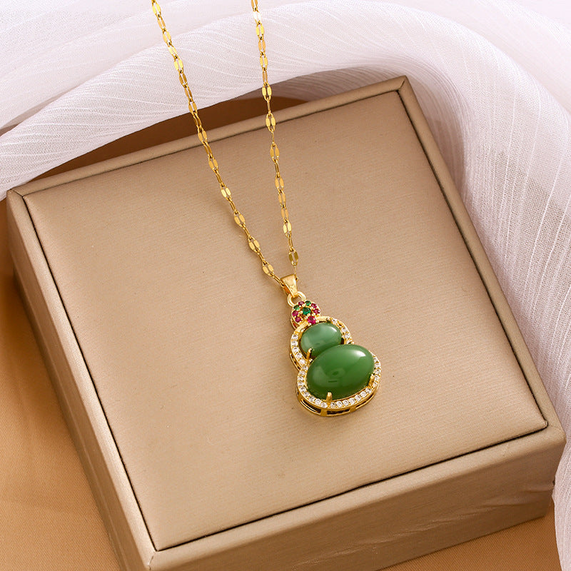 Collana con Pendente Geometrico Minimalista in Acciaio al Titanio con Charm in Rame Placcato Oro e Accenti di Strass