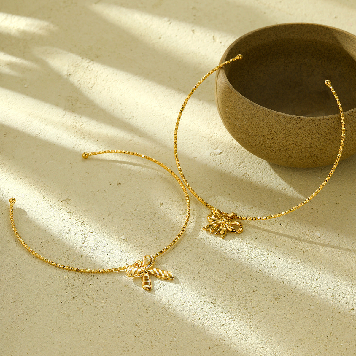 Collana Pendente Fiocco alla Moda da Donna in Acciaio al Titanio con Finitura Placcata, Catena Regolabile per Clavicola