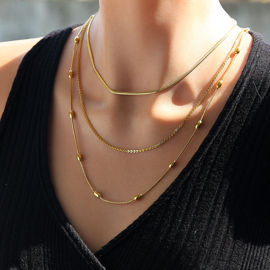 Collana a colletto multistrato a catena snake in acciaio inossidabile a tono freddo minimalista con finitura placcata