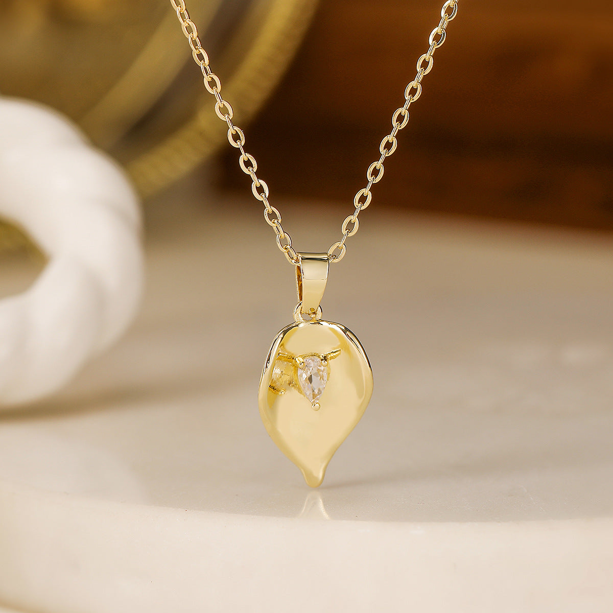 Minimalist Leaf-Shaped Copper Pendant Necklace with Genuine Gold Plating and Zircon Inlay for Women