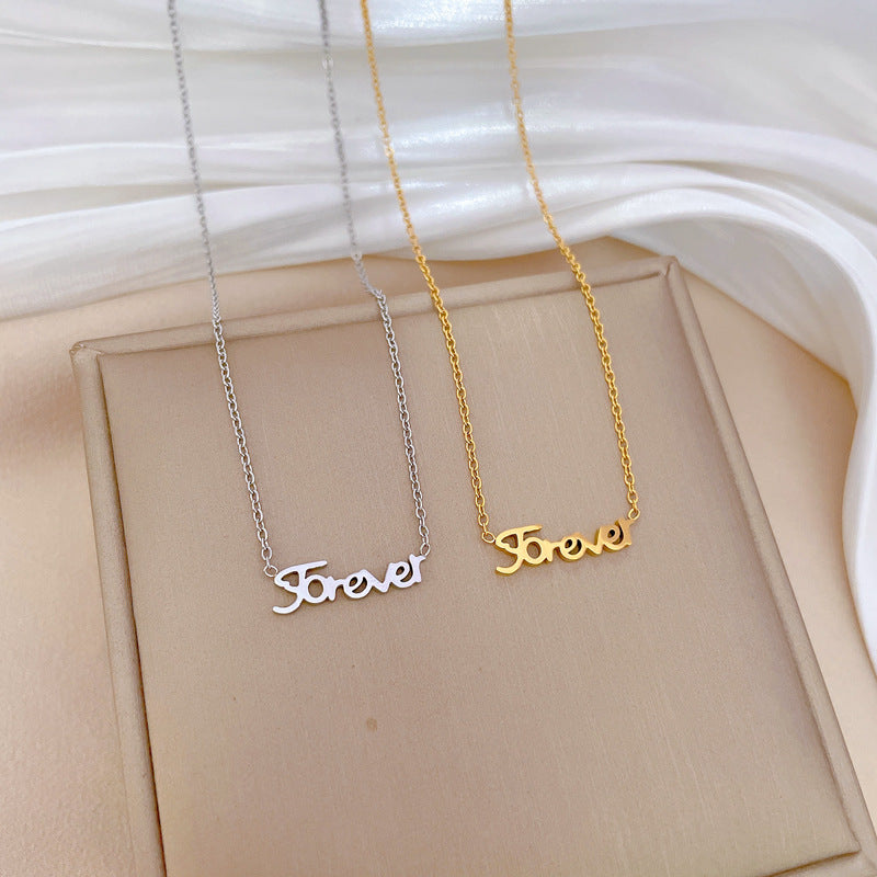 Collana minimalistica geometrica da donna placcata in acciaio al titanio con design pulito delle lettere e stile a catena per clavicola