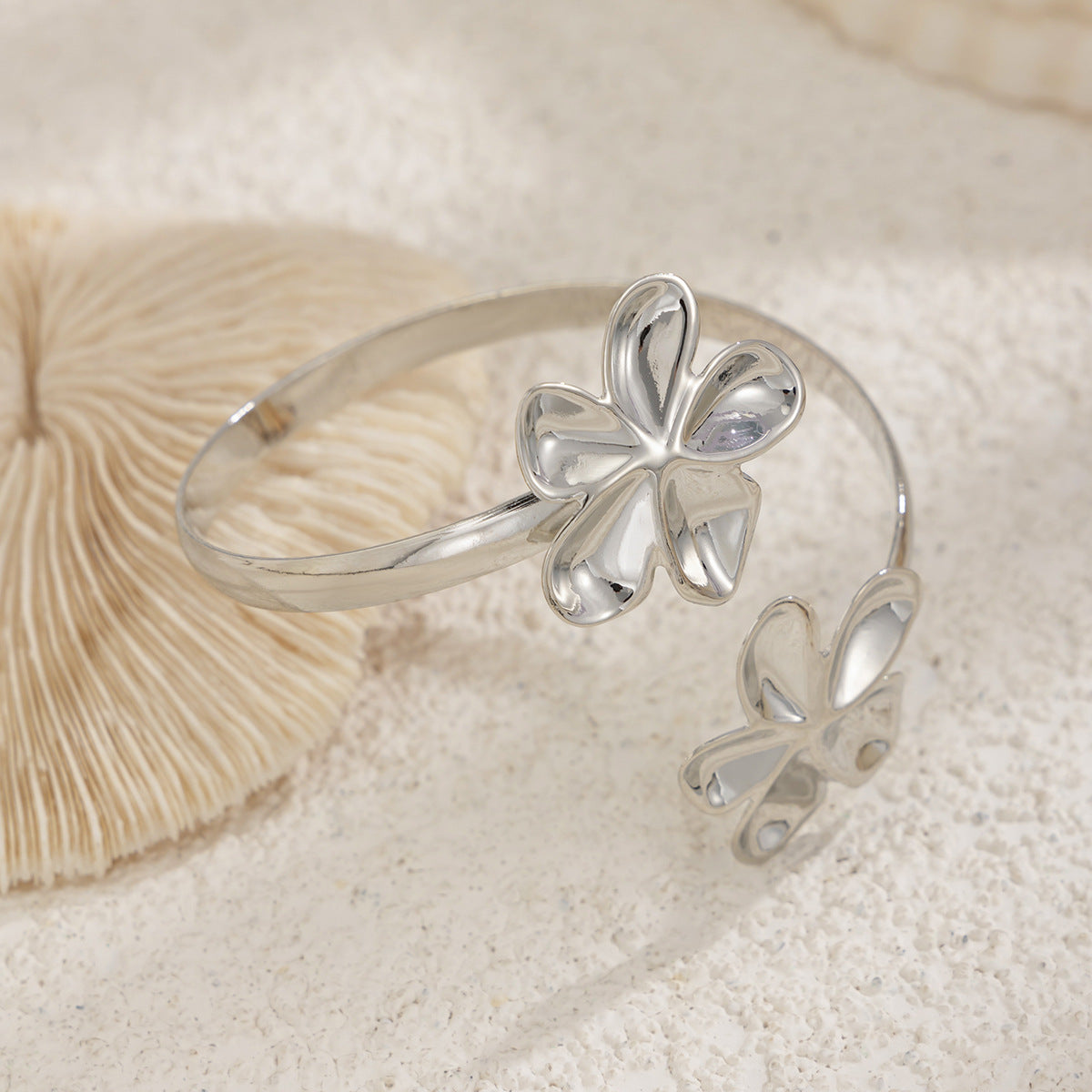 Minimalist Star-Shaped Alloy Bracelet with Plated Finish for Women, Ocean-Inspired Beach Style Arm Cuff