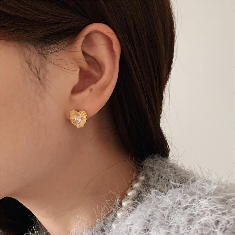 Minimalist Heart-Shaped 925 Sterling Silver Stud Earrings with Zircon Inlay and Folded Texture