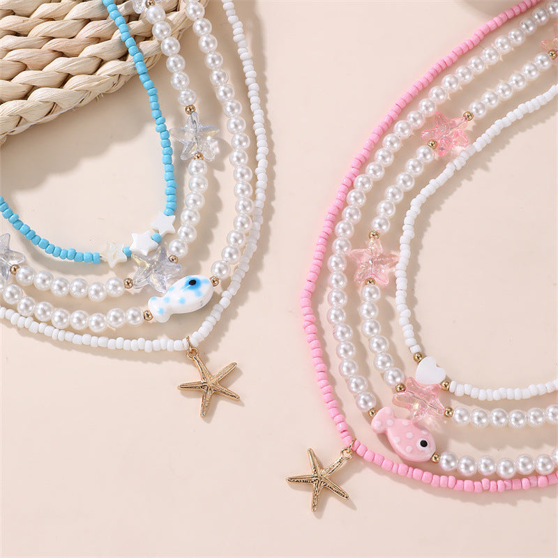 Collana Pendente Farfalla Minimalista per Bambini con Fiocco, Ciondolo in Resina e Finitura Verniciata su Catena di Perline