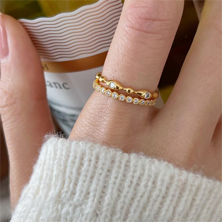 Minimalist Geometric Silver Ring with Zirconia Accents for Women, 925 Sterling Silver Band, Polished Edged Square Grain Design