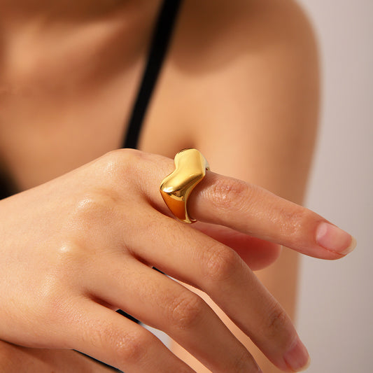 Anillo minimalista de acero inoxidable chapado en oro con forma de corazón para mujer, diseño de banda abierta geométrica