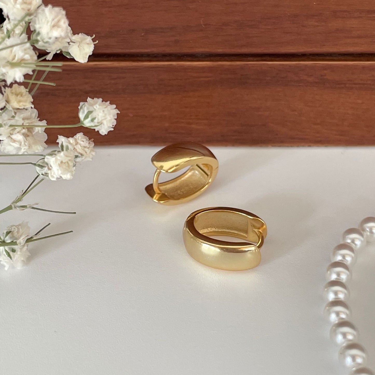 Minimalist Cold-Tone Letter-Shaped 925 Sterling Silver Stud Earrings with Plated Finish
