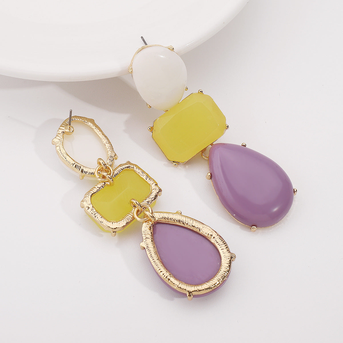 Pendientes de Resina Geométrica Minimalista en Colores Jalea con Base de Aleación Chapada en Oro para Mujer