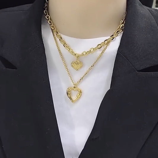 Collana Vintage Minimalista con Ciondolo a Cuore Geometrico Vuoto in Acciaio al Titanio con Finitura Placcata e Design a Catena Multistrato