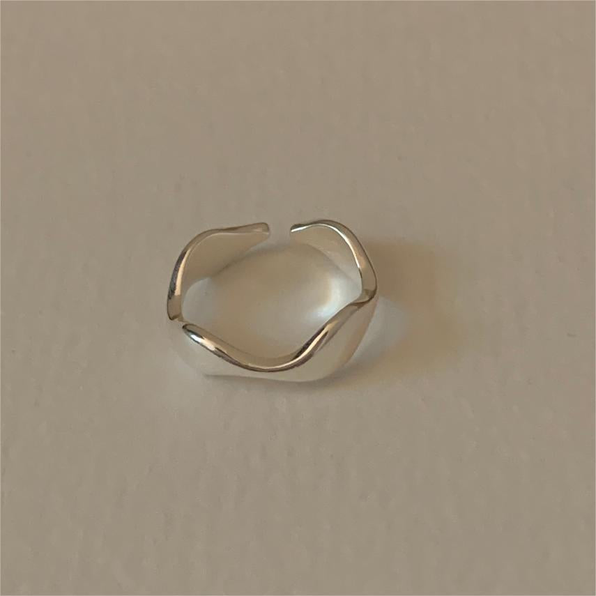 Minimalist Silver Ring with Geometric Circular Band Design for Women S925 Sterling Silver Band Ring