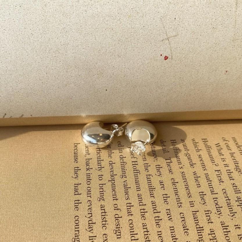 Pendientes Minimalistas de Plata de Ley 925 con Forma de Lágrima, Perla Incrustada y Diseño Geométrico