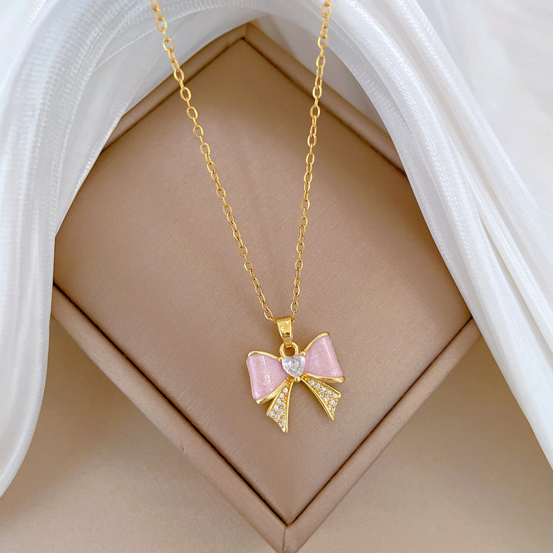 Collana di Lusso a Farfalla Smaltata Geometrica con Ciondolo in Strass e Catena in Acciaio Inossidabile