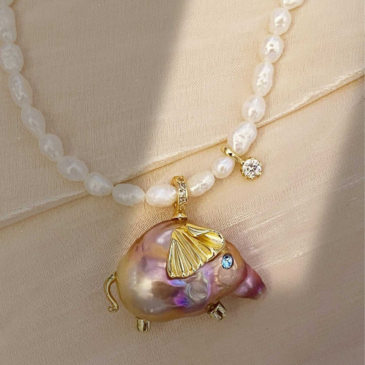 Vintage Animal-Shaped Clownfish Pendant Necklace in Titanium Steel with Plated Finish for Women