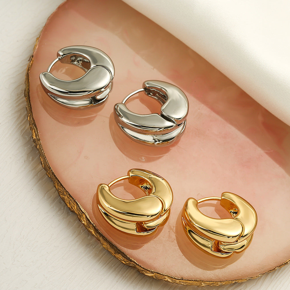 Orecchini a cerchio da donna in rame con placcatura in oro, design geometrico irregolare e minimalista