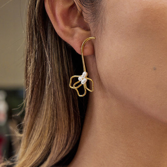 Pendientes de acero inoxidable geométricos florales con acabado chapado para mujer, ligeros, lujosos, con acento de perlas