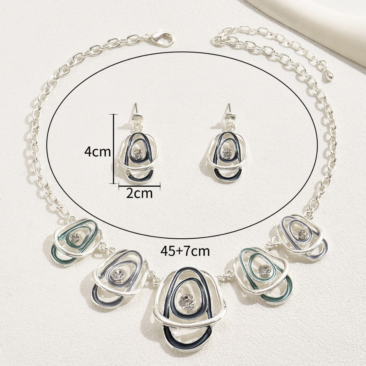 Set collana lunga e orecchini in stile hip-hop retrò da donna con finitura smaltata e intarsio di strass