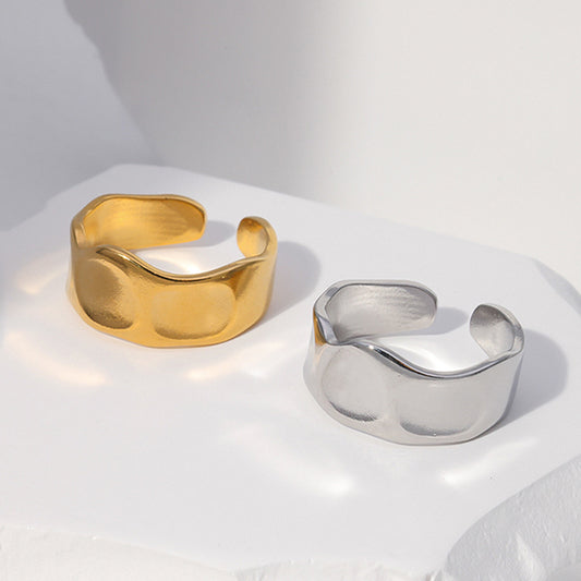 Anello aperto geometrico minimalista in acciaio inossidabile con forma irregolare e finitura placcata per donne e uomini