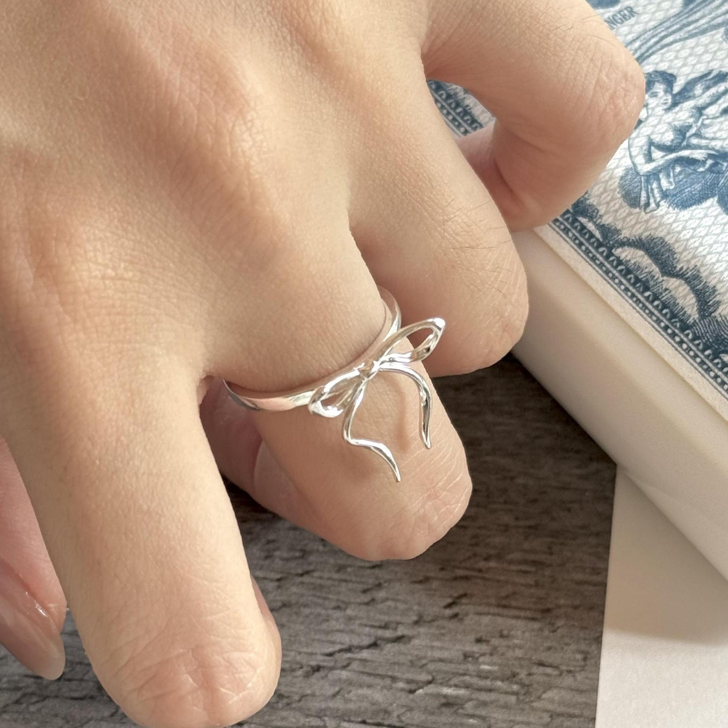 Anello da Donna Minimalista con Fiocco in Argento Sterling 925