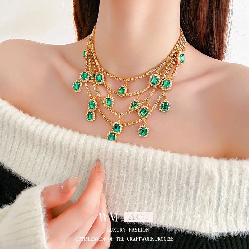 Vintage-Style Emerald Green Rhinestone-Embellished Tassel Pendant Necklace in Copper with Plated Finish for Women