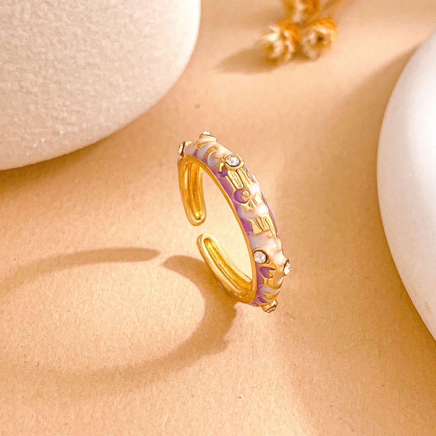 Sweet Minimalist Gold Plated Brass Ring with Rhinestone Inlay and Drip Oil Floral Heart Design for Women