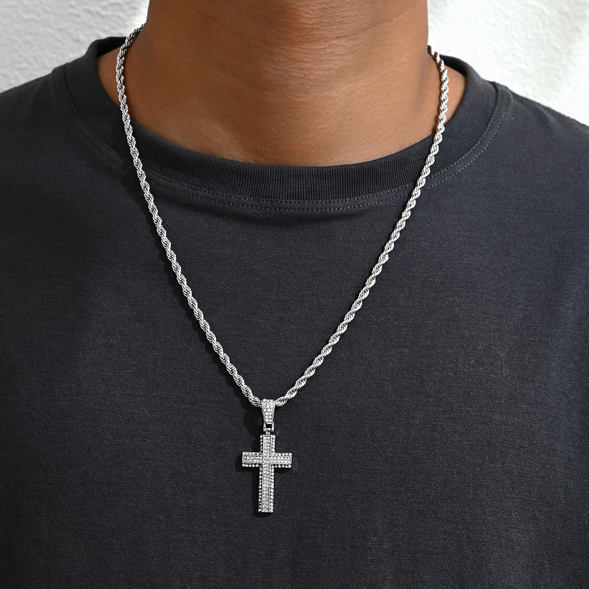Collana con pendente a croce in stile Hip Hop da uomo con intarsio in strass su catena cubana in lega a forma di diamante geometrico