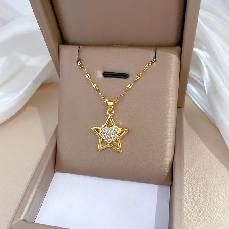 Collana con Pendente Lusso in Acciaio al Titanio a Stella e Cuore per Donna con Intarsi di Strass, Design Geometrico, Delicata Catena alla Clavicola