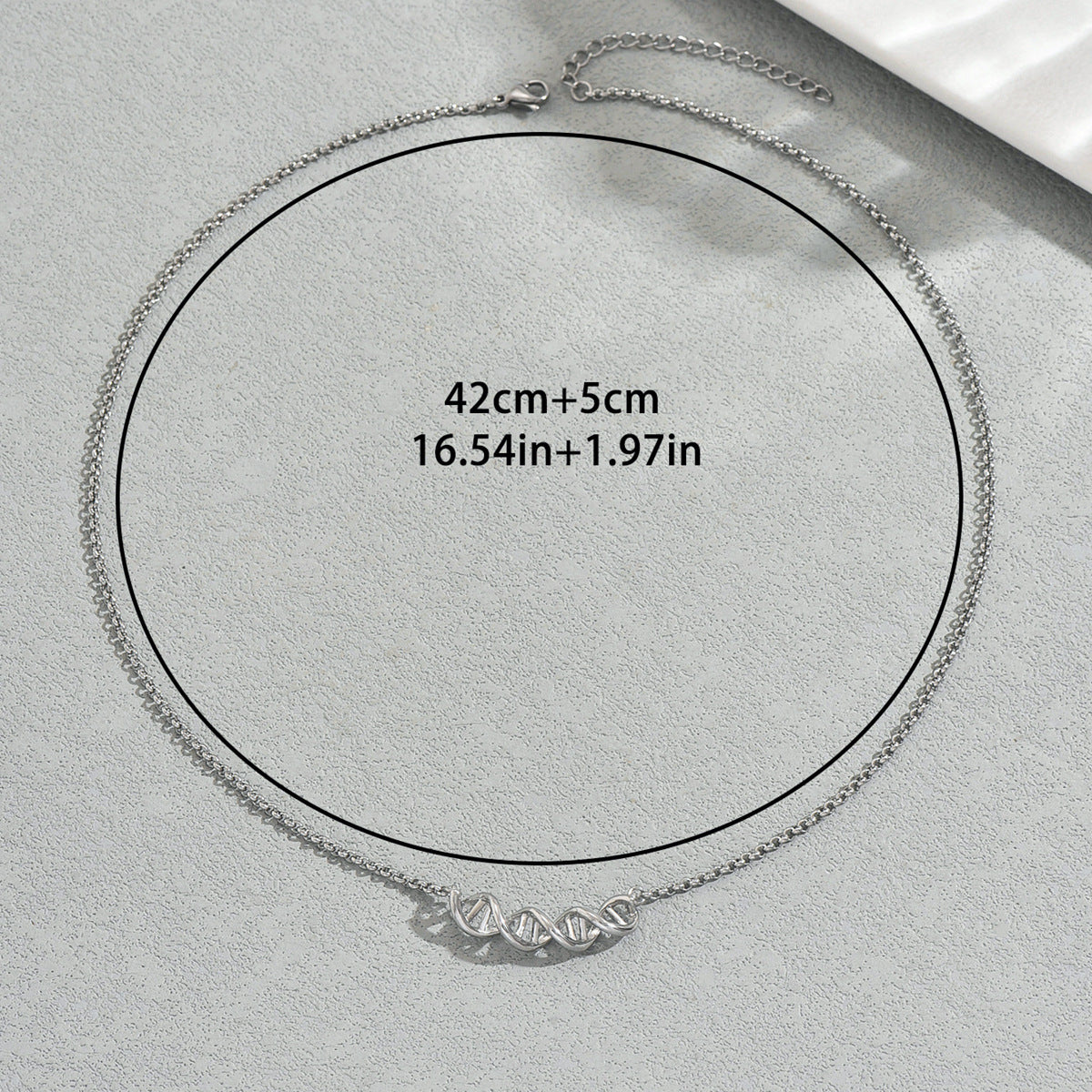 Chic Geometric U-Shaped Pendant Necklace for Women Made of Zinc Alloy with Plated Finish