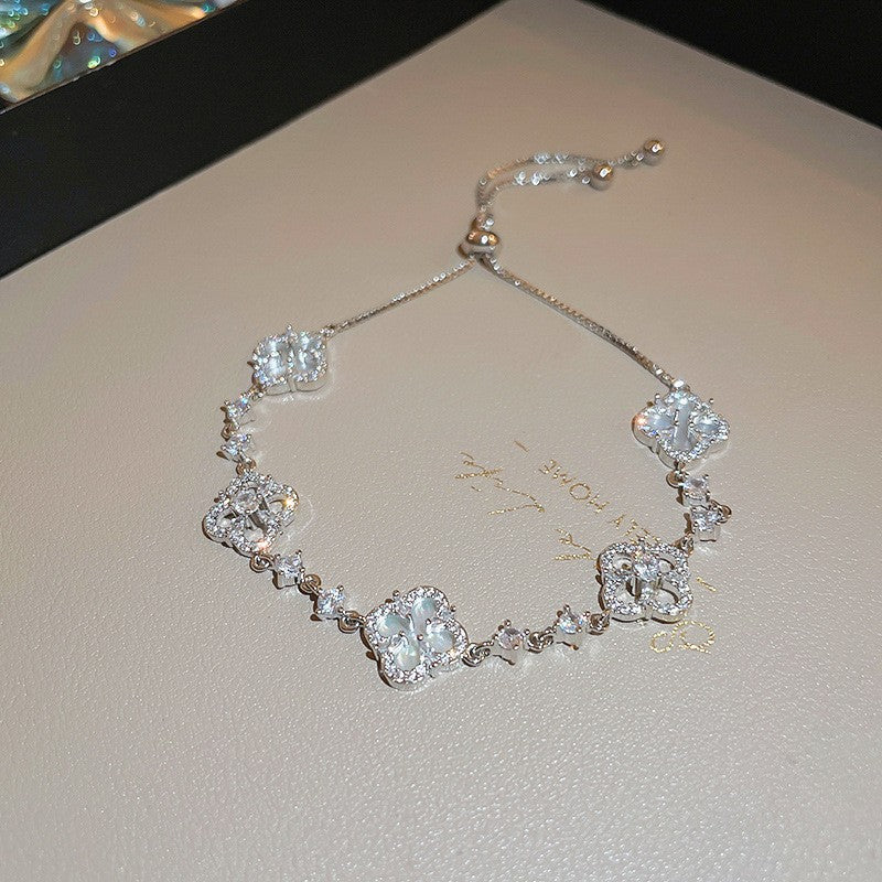 Elegant Heart-Shaped Gold-Plated Zirconia Bracelet for Women with Delicate Luxury Aesthetic