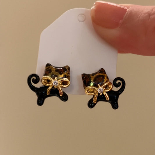 Pendientes de resina con forma de gatito lindo con postes de acero inoxidable, joyería de lujo ligera con forma de animal para mujeres