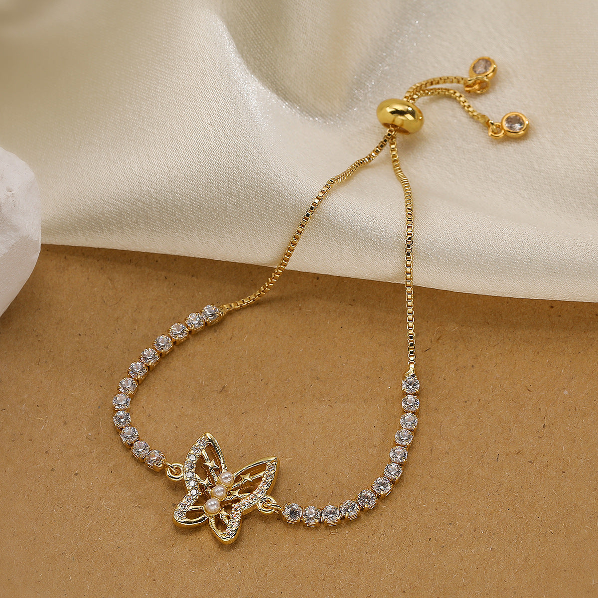 Fashionable Minimalist Bee and Butterfly Shaped Copper Bracelet with 18K Gold Plating and Zircon Inlay for Women