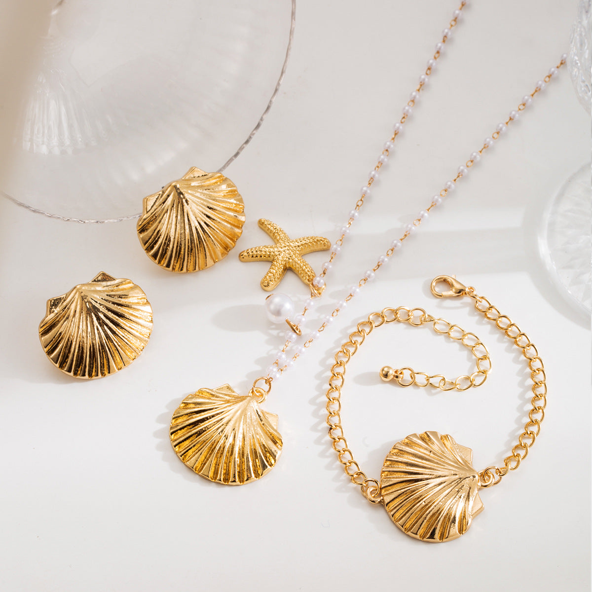 Elegante Collar con Colgante de Estrella de Mar y Concha en Aleación con Acabado Bañado para Mujer