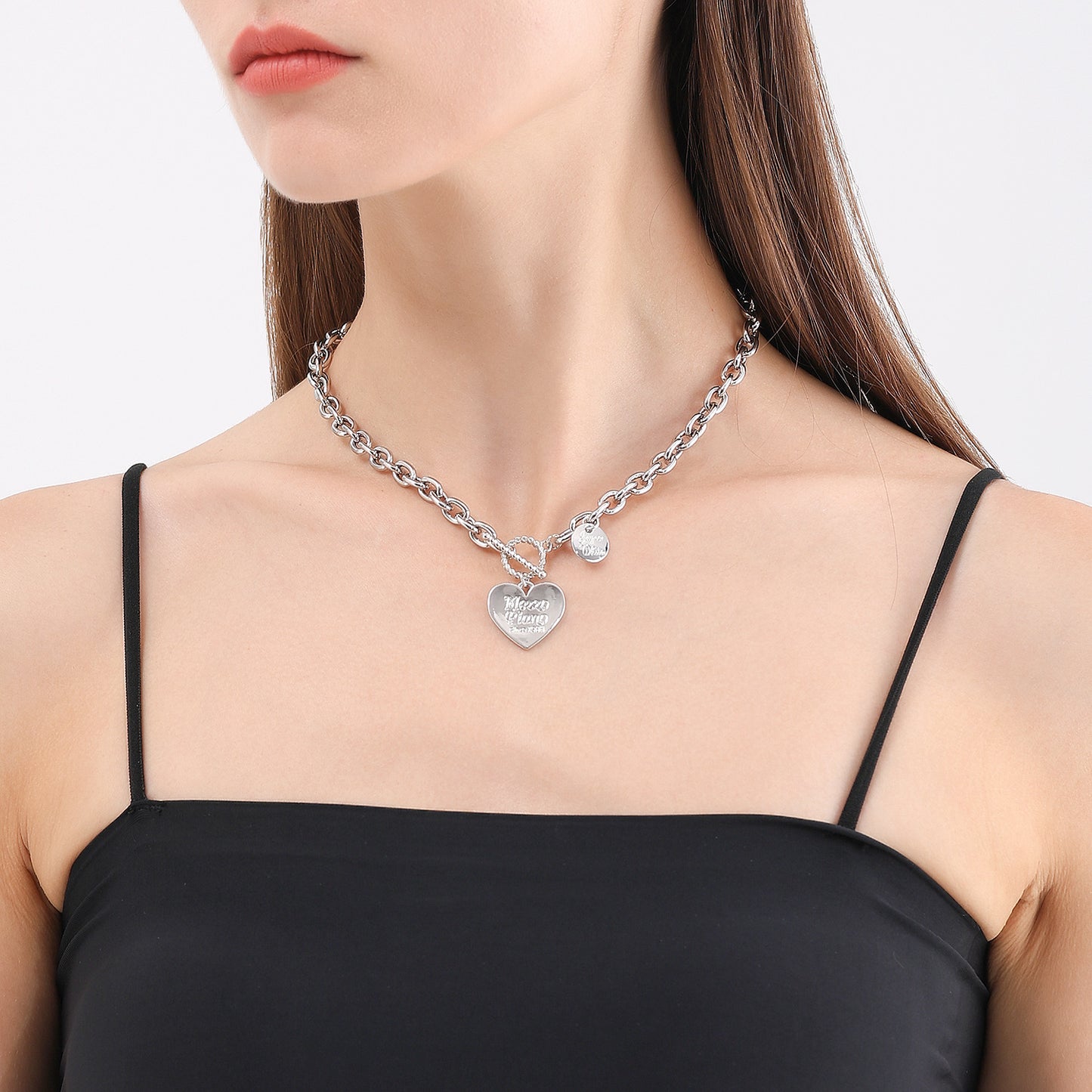 Minimalist Cool-Tone Alloy Heart Pendant Necklace for Women with Plated Finish and Clavicle Chain Style